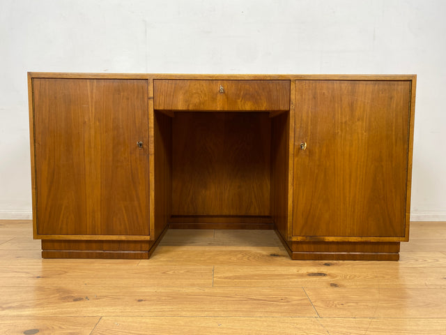 WMK I Minimalistischer freistehender Mid-Century Schreibtisch aus vollem Holz mit Regal Rückseite