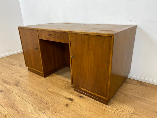 WMK I Minimalistischer freistehender Mid-Century Schreibtisch aus vollem Holz mit Regal Rückseite