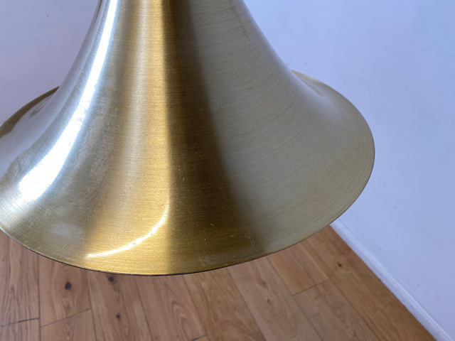 WMK I Formschöne goldene skandinavische Space Age Hängelampe aus Messing