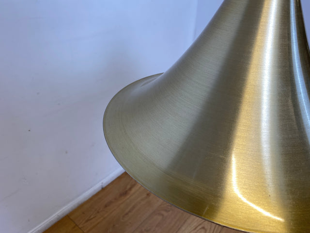 WMK I Formschöne goldene skandinavische Space Age Hängelampe aus Messing