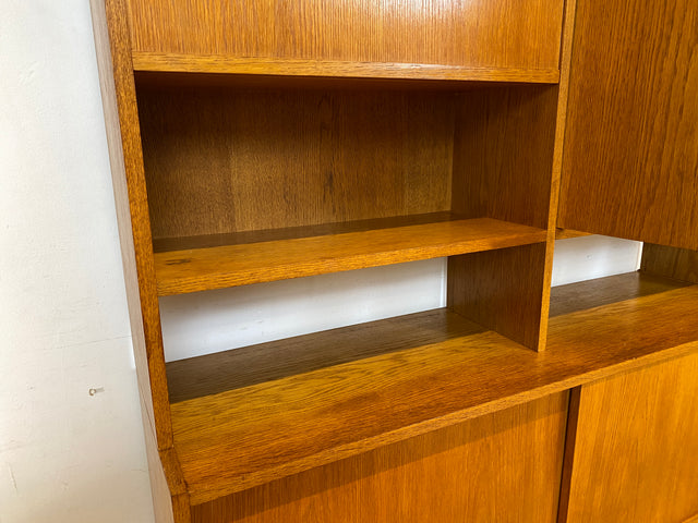 WMK I Hochwertiger großer Mid-Century Bücherschrank I Vollholz in Eiche I mit Vitrine und Schiebetüren I Büchervitrine Highboard Regalwand Eckregal Eckschrank Regal Wohnwand Vintage 50er 60er