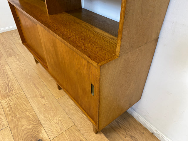 WMK I Hochwertiger großer Mid-Century Bücherschrank I Vollholz in Eiche I mit Vitrine und Schiebetüren I Büchervitrine Highboard Regalwand Eckregal Eckschrank Regal Wohnwand Vintage 50er 60er