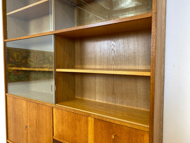 WMK I Hochwertiger großer Mid-Century Bücherschrank I Vollholz in Eiche I mit Vitrine und Schiebetüren I Highboard Büchervitrine Regalwand Eckregal Eckschrank Regal Wohnwand Vintage 50er 60er