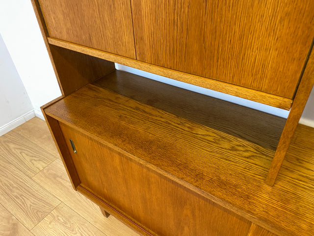 WMK I Hochwertiger großer Mid-Century Bücherschrank I Vollholz in Eiche I mit Vitrine und Schiebetüren I Highboard Büchervitrine Regalwand Eckregal Eckschrank Regal Wohnwand Vintage 50er 60er