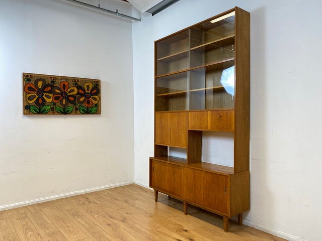 WMK I Hochwertiger großer Mid-Century Bücherschrank I Vollholz in Eiche I mit Vitrine und Schiebetüren I Highboard Büchervitrine Regalwand Eckregal Eckschrank Regal Wohnwand Vintage 50er 60er
