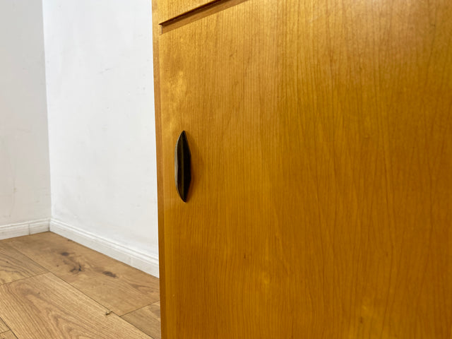 WMK I 1/2 Sehr großer heller 60er Jahre Nachttisch mit Schublade und formschönen Messinggriffen