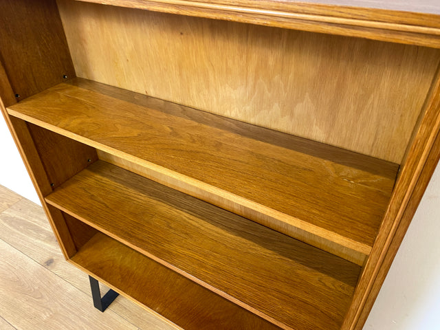 Stilvolles helles Mid-Century Regal , Vollholz, mit verstellb. Regalböden & neuen Metallfüßen I Holzregal Bücherregal Bücherschrank Küchenregal Regalwand Vintage Retro 60er I