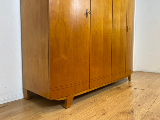 Formschöner heller 50er Jahre Kleiderschrank aus vollem Holz mit perfekter Aufteilung I Schrank Schlafzimmerschrank Wäscheschrank Wardrobe Mid-Century 60er Vintage Retro I