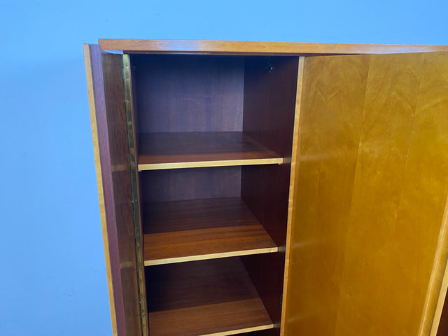 Formschöner heller 50er Jahre Kleiderschrank aus vollem Holz mit perfekter Aufteilung I Schrank Schlafzimmerschrank Wäscheschrank Wardrobe Mid-Century 60er Vintage Retro I