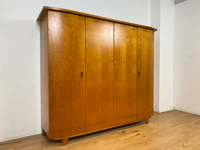 Formschöner heller 50er Jahre Kleiderschrank aus vollem Holz mit perfekter Aufteilung I Schrank Schlafzimmerschrank Wäscheschrank Wardrobe Mid-Century 60er Vintage Retro I