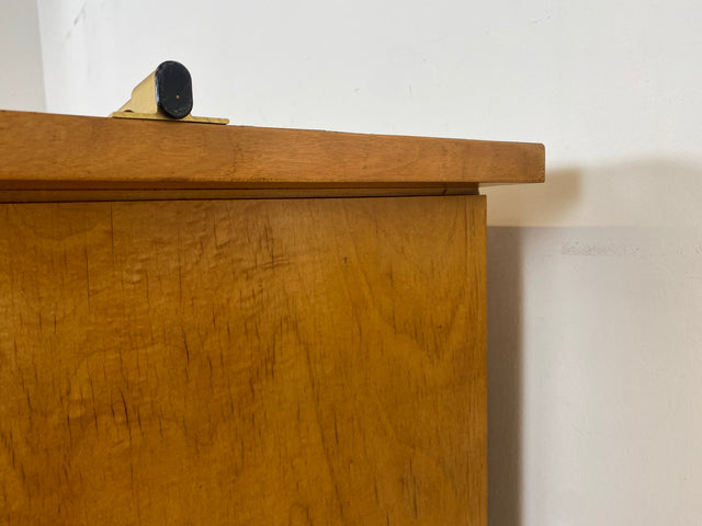 Formschöner heller 50er Jahre Kleiderschrank aus vollem Holz mit perfekter Aufteilung I Schrank Schlafzimmerschrank Wäscheschrank Wardrobe Mid-Century 60er Vintage Retro I