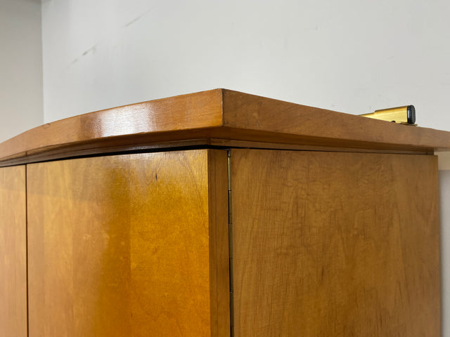 Formschöner heller 50er Jahre Kleiderschrank aus vollem Holz mit perfekter Aufteilung I Schrank Schlafzimmerschrank Wäscheschrank Wardrobe Mid-Century 60er Vintage Retro I