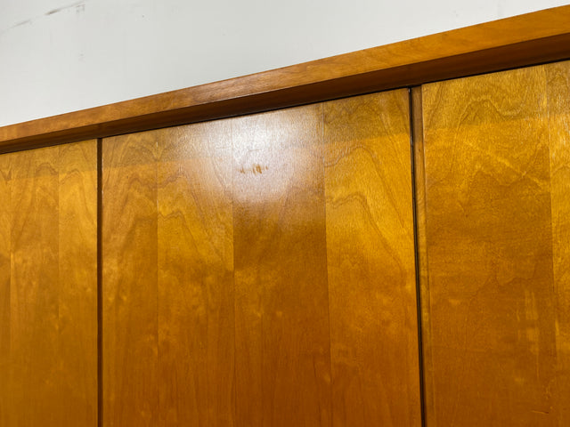Formschöner heller 50er Jahre Kleiderschrank aus vollem Holz mit perfekter Aufteilung I Schrank Schlafzimmerschrank Wäscheschrank Wardrobe Mid-Century 60er Vintage Retro I