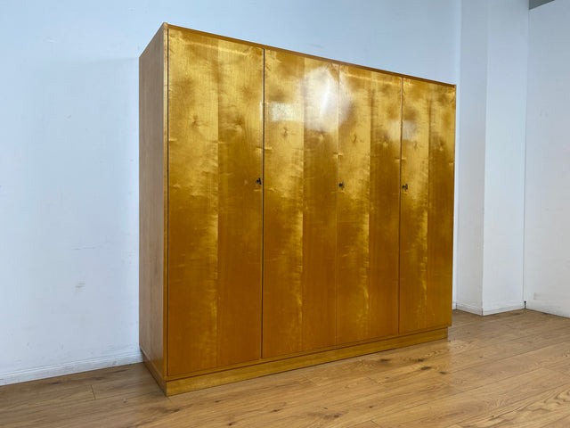 WMK I Minimalistischer heller 60er Jahre Kleiderschrank mit sehr guter Aufteilung