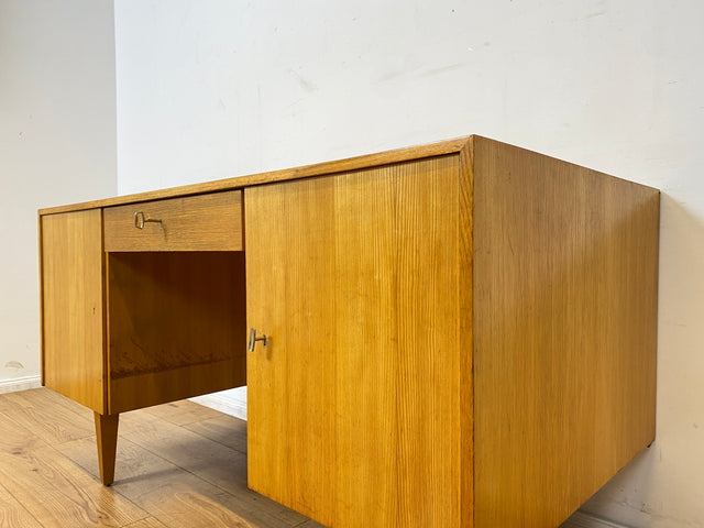 WMK I Minimalistischer heller 60er Jahre Schreibtisch von Musterring, freistehend mit Regal Rückseite