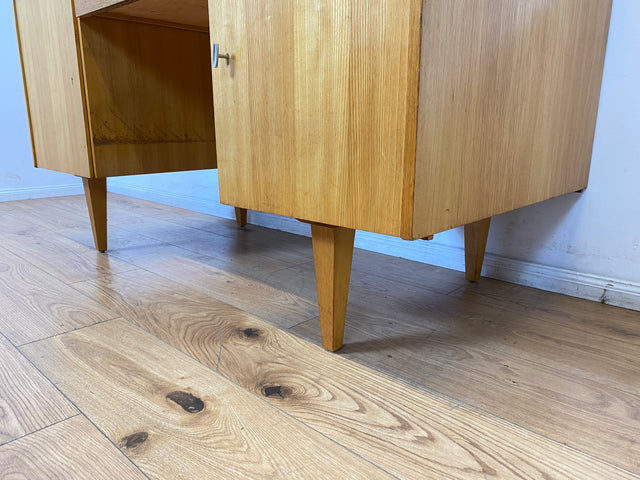 WMK I Minimalistischer heller 60er Jahre Schreibtisch von Musterring, freistehend mit Regal Rückseite