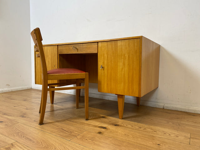 WMK I Minimalistischer heller 60er Jahre Schreibtisch von Musterring, freistehend mit Regal Rückseite