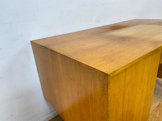 WMK I Minimalistischer heller 60er Jahre Schreibtisch von Musterring, freistehend mit Regal Rückseite