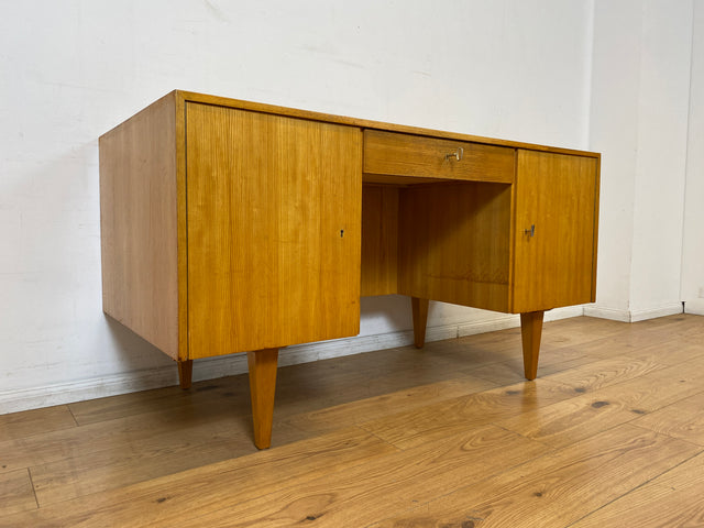 WMK I Minimalistischer heller 60er Jahre Schreibtisch von Musterring, freistehend mit Regal Rückseite