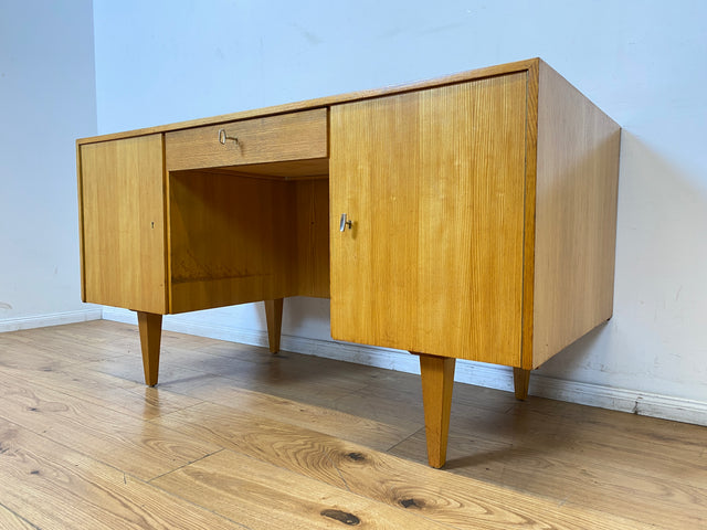 WMK I Minimalistischer heller 60er Jahre Schreibtisch von Musterring, freistehend mit Regal Rückseite
