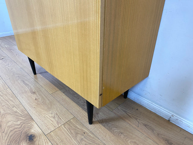 Minimalistischer heller 70er Jahre Schrank mit Kleiderstange & Böden I Garderobenschrank Wäscheschrank Kleiderschrank Schrank Flurschrank Wardrobe Garderobe Retro Vintage I