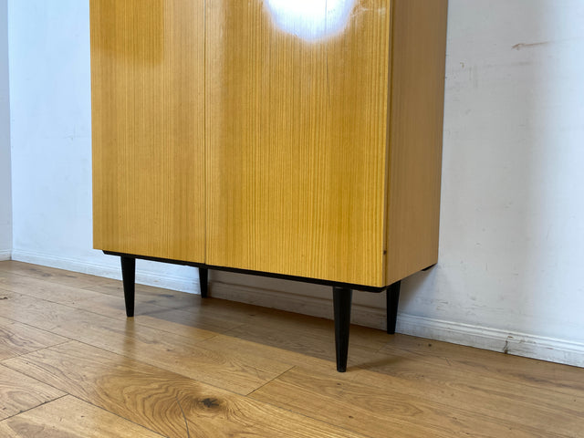 Minimalistischer heller 70er Jahre Schrank mit Kleiderstange & Böden I Garderobenschrank Wäscheschrank Kleiderschrank Schrank Flurschrank Wardrobe Garderobe Retro Vintage I