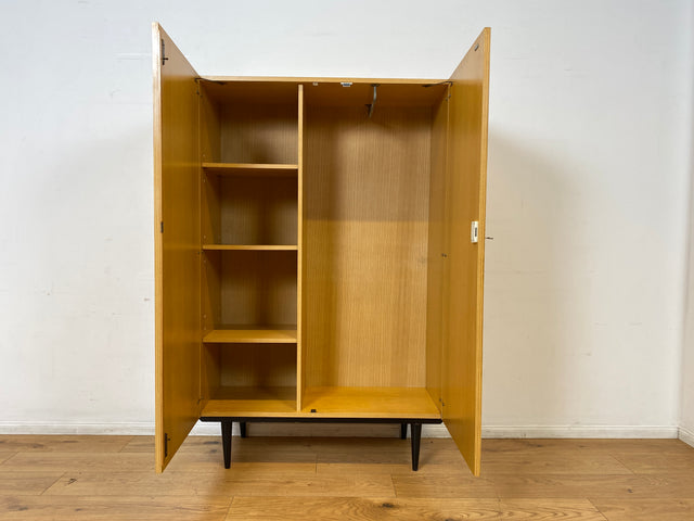 Minimalistischer heller 70er Jahre Schrank mit Kleiderstange & Böden I Garderobenschrank Wäscheschrank Kleiderschrank Schrank Flurschrank Wardrobe Garderobe Retro Vintage I