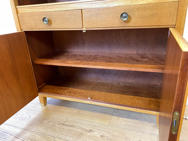WMK I Hochwertiger heller Mid-Century Bücherschrank von Musterring aus vollem Holz mit Schubladen