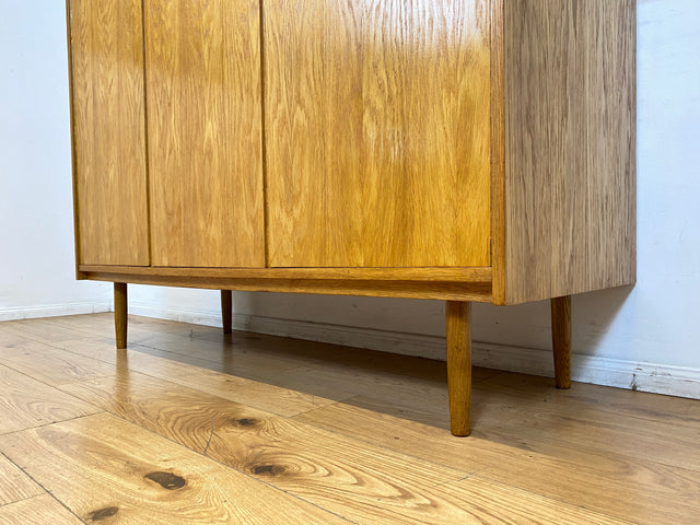 Stilvoller und sehr gut erhaltener heller Mid-Century Kleiderschrank in Eiche