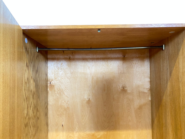 Stilvoller und sehr gut erhaltener heller Mid-Century Kleiderschrank in Eiche