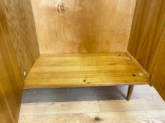 Stilvoller und sehr gut erhaltener heller Mid-Century Kleiderschrank in Eiche
