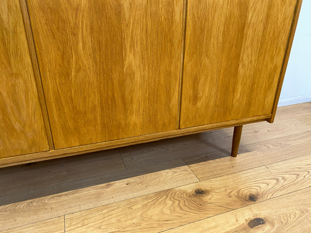 Stilvoller und sehr gut erhaltener heller Mid-Century Kleiderschrank in Eiche