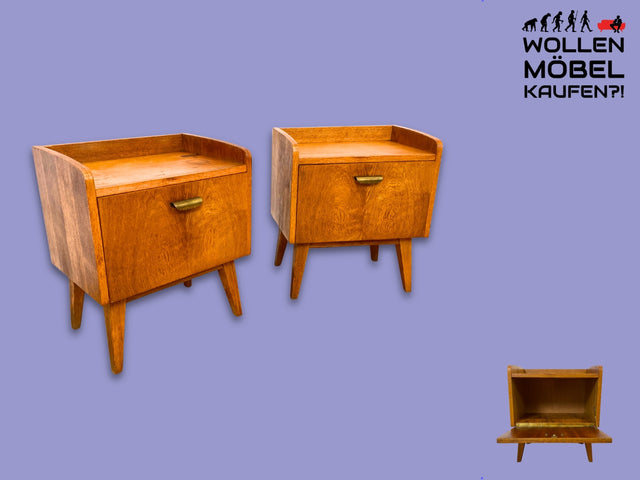 Hübscher heller Mid-Century Nachttisch in Eiche mit formschönen Messinggriffe