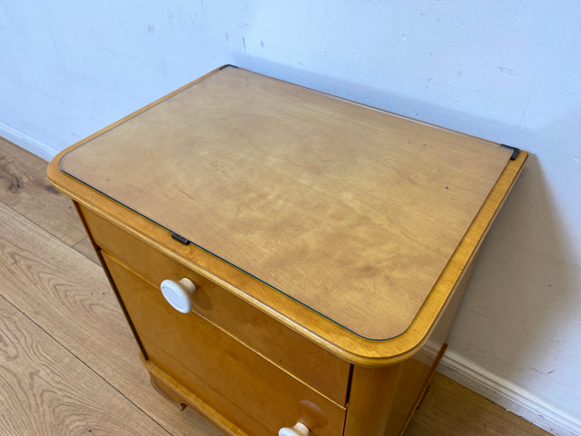 Freundlicher heller Mid-Century Nachttisch mit Schublade und Glasauflage I Vollholz furniert I Nachtkommode Nachtschrank Nachtschränkchen Kommode 60er Vintage I