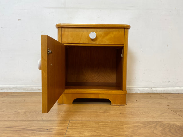 Freundlicher heller Mid-Century Nachttisch mit Schublade und Glasauflage I Vollholz furniert I Nachtkommode Nachtschrank Nachtschränkchen Kommode 60er Vintage I
