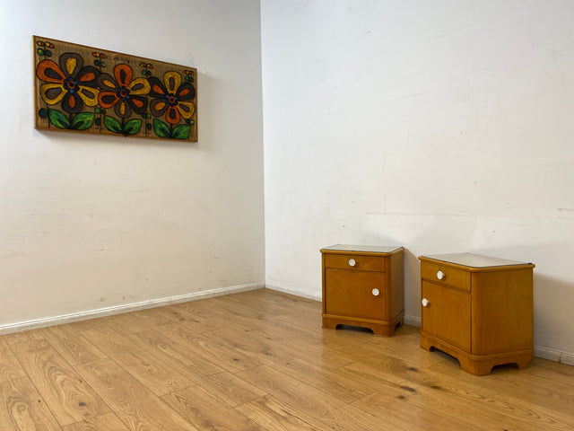 Freundlicher heller Mid-Century Nachttisch mit Schublade und Glasauflage I Vollholz furniert I Nachtkommode Nachtschrank Nachtschränkchen Kommode 60er Vintage I