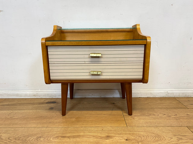 WMK I Eleganter heller Mid-Century Nachttisch mit Schubladen und Messinggriffen I