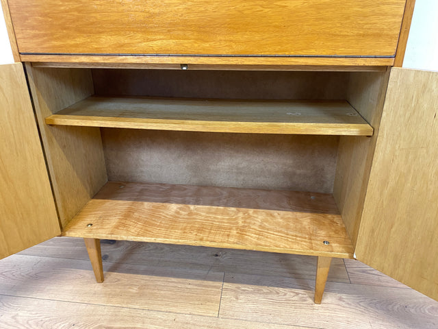 WMK Minimalistischer heller Mid-Century Schreibschrank mit stabiler Schreibplatte