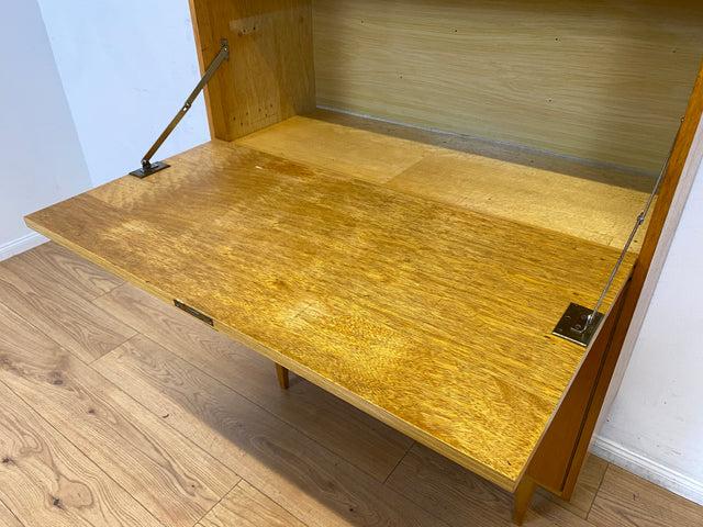 WMK Minimalistischer heller Mid-Century Schreibschrank mit stabiler Schreibplatte