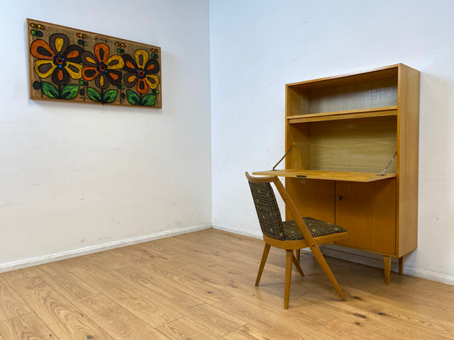 WMK Minimalistischer heller Mid-Century Schreibschrank mit stabiler Schreibplatte
