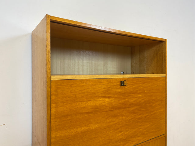 WMK Minimalistischer heller Mid-Century Schreibschrank mit stabiler Schreibplatte