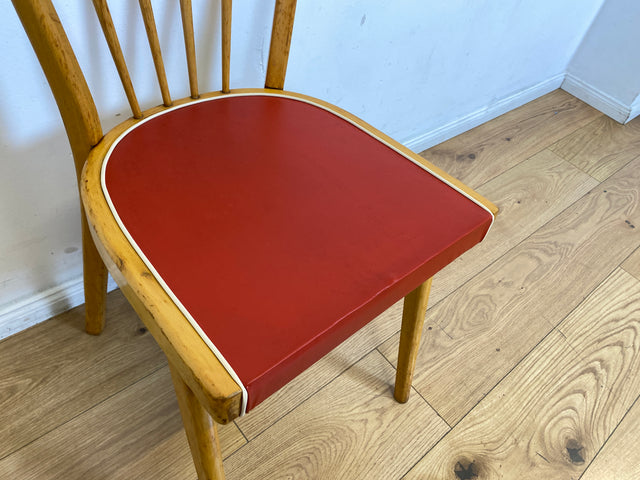 Formschöner und stabiler heller Mid-Century Sprossenstuhl aus Buchenholz mit rotem Kunstleder Sitz I Stuhl Holzstuhl Esszimmerstuhl Küchenstuhl 50er 60er Vintage I