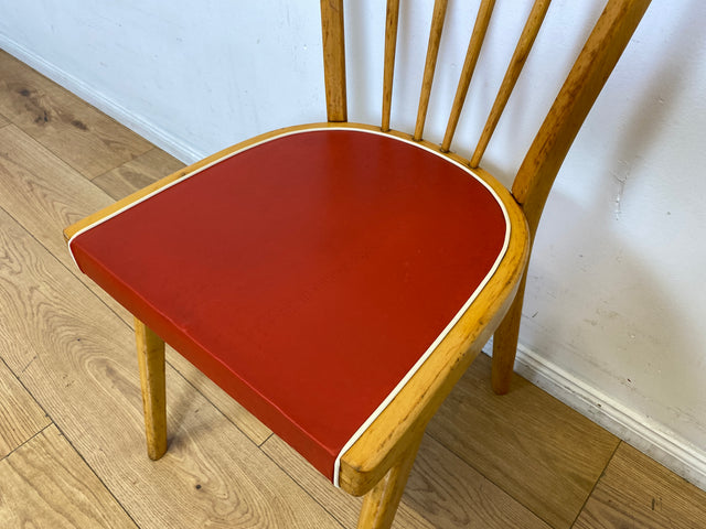 Formschöner und stabiler heller Mid-Century Sprossenstuhl aus Buchenholz mit rotem Kunstleder Sitz I Stuhl Holzstuhl Esszimmerstuhl Küchenstuhl 50er 60er Vintage I