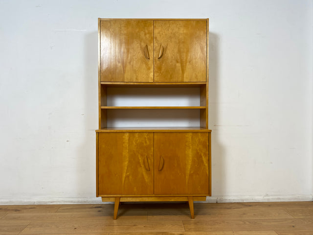 Stilvolles helles Mid-Century Highboard aus vollem Holz in Birke mit hübschen Holzgriffen