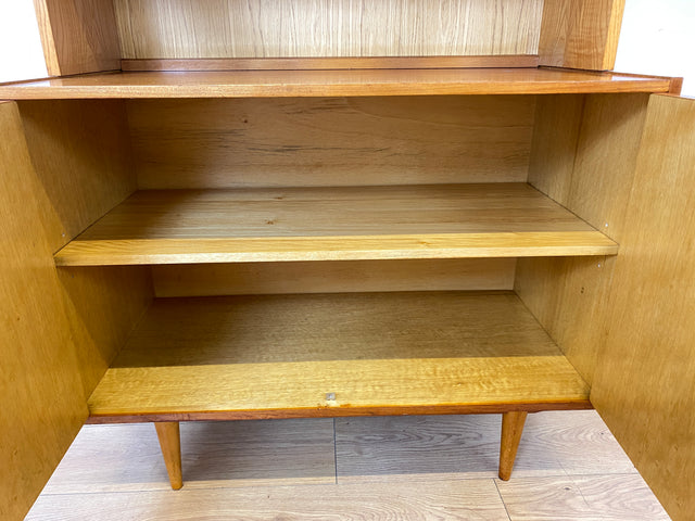 WMK I Stilvolles helles Mid-Century Highboard aus 1962 I Vollholz in Kirsche I Schrank Bücherschrank Wohnzimmerschrank Kommode Sideboard Bücherschrank 60er Vintage DDR Retro I