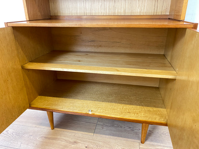 WMK I Stilvolles helles Mid-Century Highboard aus 1962 I Vollholz in Kirsche I Schrank Bücherschrank Wohnzimmerschrank Kommode Sideboard Bücherschrank 60er Vintage DDR Retro I