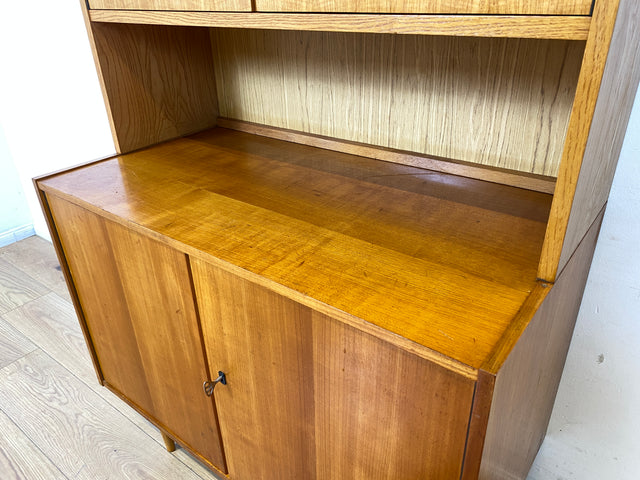 WMK I Stilvolles helles Mid-Century Highboard aus 1962 I Vollholz in Kirsche I Schrank Bücherschrank Wohnzimmerschrank Kommode Sideboard Bücherschrank 60er Vintage DDR Retro I