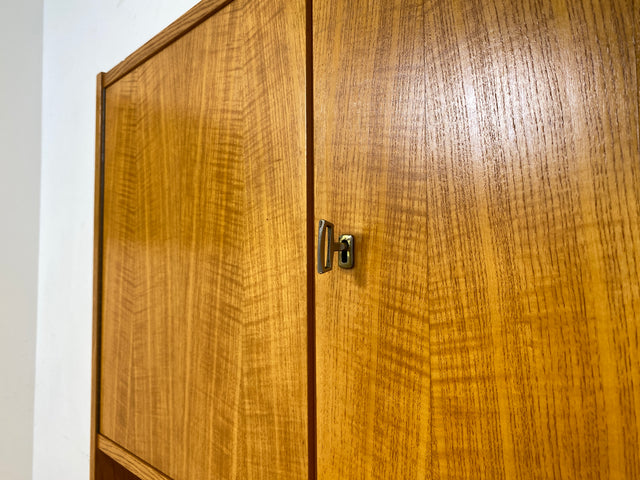 WMK I Stilvolles helles Mid-Century Highboard aus 1962 I Vollholz in Kirsche I Schrank Bücherschrank Wohnzimmerschrank Kommode Sideboard Bücherschrank 60er Vintage DDR Retro I