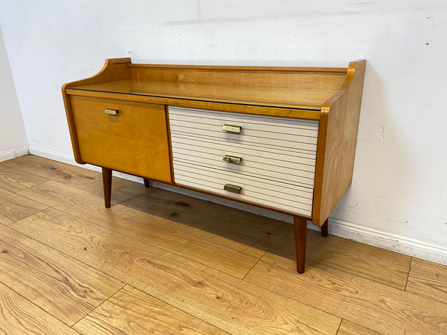 WMK I Stilvolles helles Mid-Century Lowboard mit Schubladen, Glasablage und Messinggriffen I