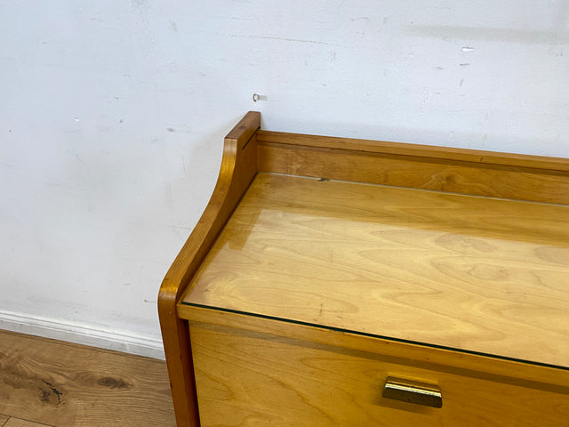 WMK I Stilvolles helles Mid-Century Lowboard mit Schubladen, Glasablage und Messinggriffen I